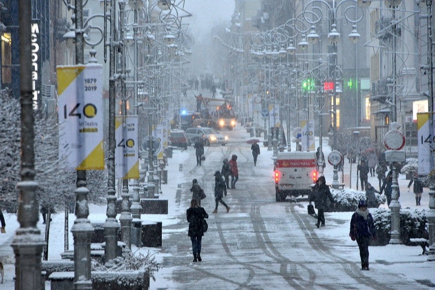 Nad Kielce we wtorek nadeszły opady śniegu, deszczu ze...