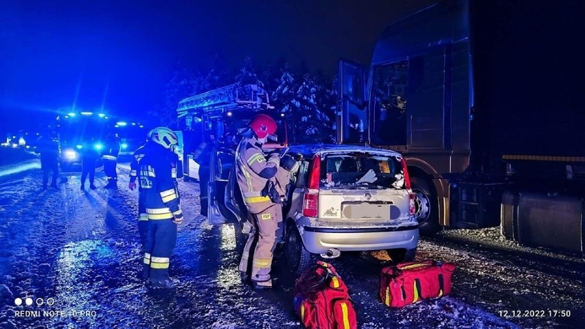 Jedna osoba ranna w wypadku na drodze Wolbrom-Olkusz...