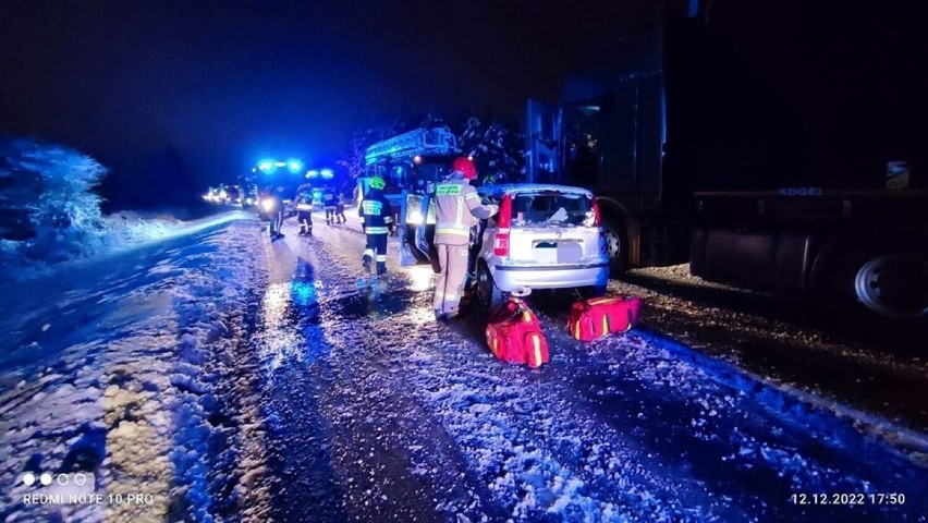 Jedna osoba ranna w wypadku na drodze Wolbrom-Olkusz...