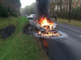 Pożar samochodu na drodze Piła-Kaczory