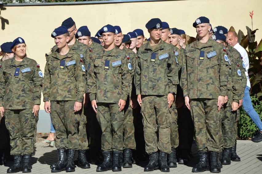 Rozpoczęcie roku szkolnego w ZSP nr 1 w Tomaszowie. Ponad 300 nowych uczniów zaczęło naukę w Mechaniku [ZDJĘCIA]