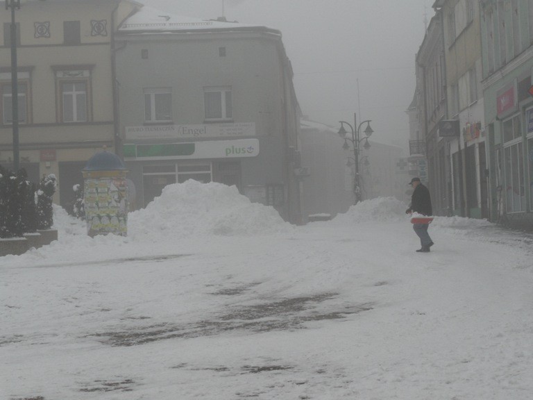 Lubliniec: Drodzy kierowcy, jeździe ostrożnie. Na drogach jest ślisko, jazdę utrudnia gęsta mgła