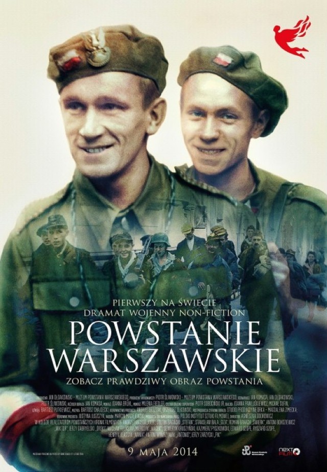 Powstanie Warszawskie to obraz złożony z archiwalnych, nakręconych w 1944 roku zdjęć, pokazujących powstańczą rzeczywistość. Film został odświeżony dzięki technice cyfrowej, a przez nałożenie koloru na pierwotnie czarno-białe ujęcia, możemy oglądać powstańczą rzeczywistość w wersji nieprzefiltrowanej przez współczesne kino. Całość psuje jedynie fabularyzowana narracja, która pojawia się w tle wyświetlanych zdjęć. Mimo wszystko, warto zobaczyć.

Czytaj też: Wspaniały album. Dzisiejsza Warszawa z Powstańcami w tle. Zobacz miejsca w których walczono [ZDJĘCIA]