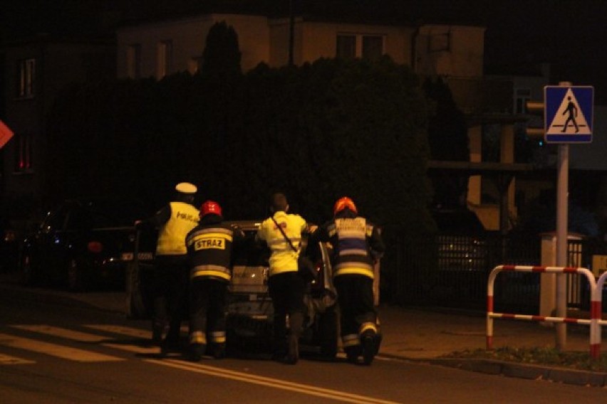 Groźne zderzenie osobówki z dostawczakiem na skrzyżowaniu Powstańców Wielkopolskich i Spokojnej w Wolsztynie