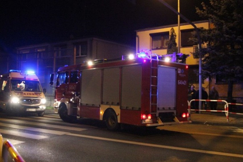 Groźne zderzenie osobówki z dostawczakiem na skrzyżowaniu Powstańców Wielkopolskich i Spokojnej w Wolsztynie