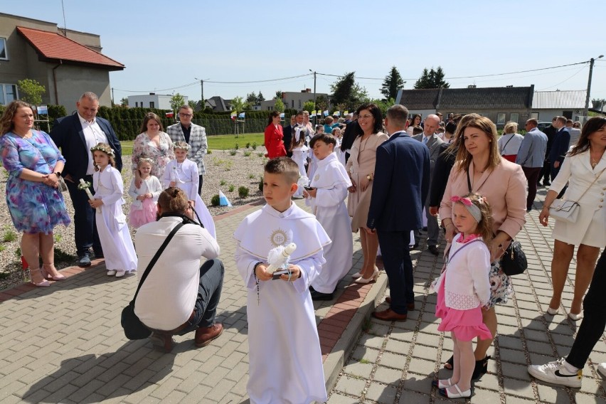 „Pan Jezus już się zbliża” Pierwsza Komunia Święta w Parafii pw. Matki Bożej Miłosierdzia [FOTO]