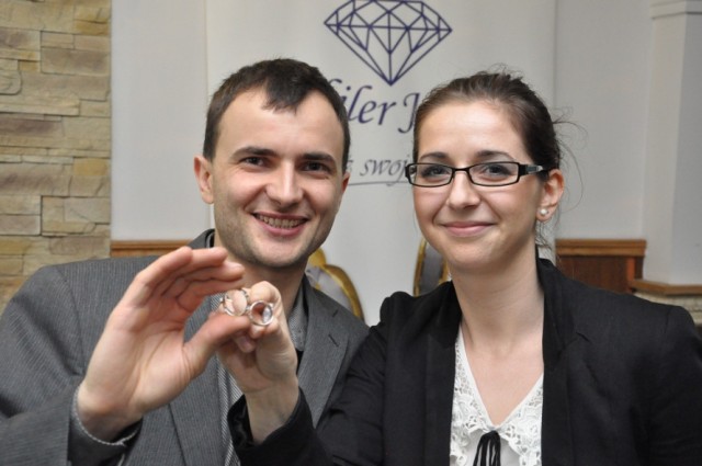 Tomasz Garczyński i Monika Kulewicz zaplanowali ślub na 9 sierpnia 2014 r. Przygotowania do najważniejszego dnia w ich życiu rozpoczęli w październiku zeszłego roku. Udało się im znaleźć dobry termin w wybranym lokalu, bo akurat jedna para zrezygnowała