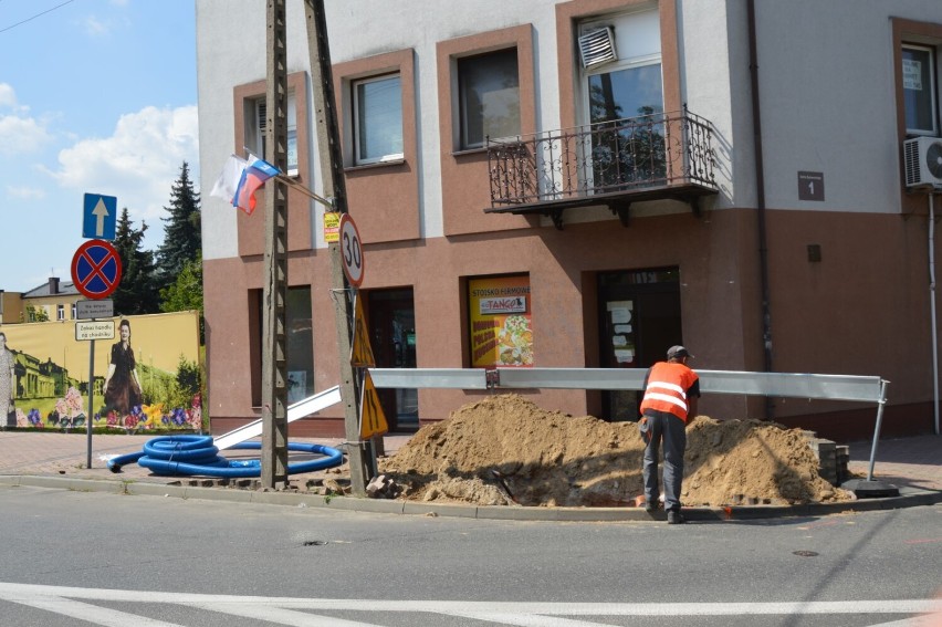 Z centrum Zduńskiej Woli znikną kolejne brzydkie latarnie...