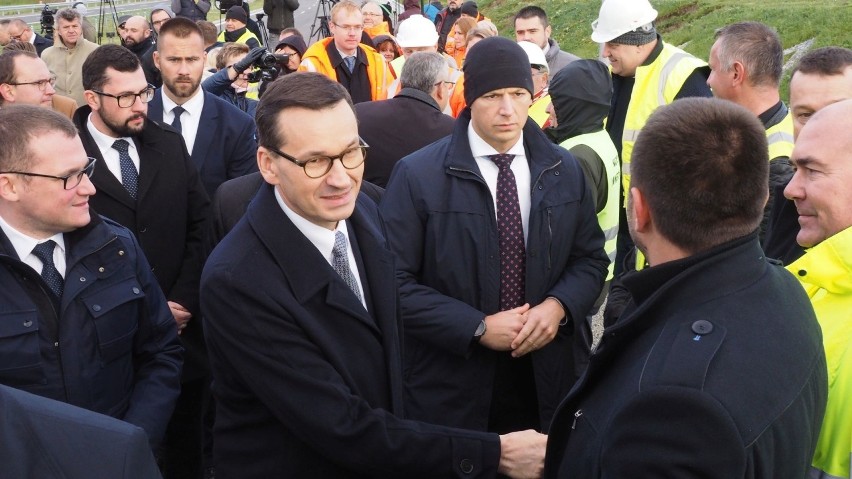 Premier Morawiecki z wizytą w Koszalinie, na węźle drogowym S6/S11 Bielice  [ZDJĘCIA, WIDEO] 