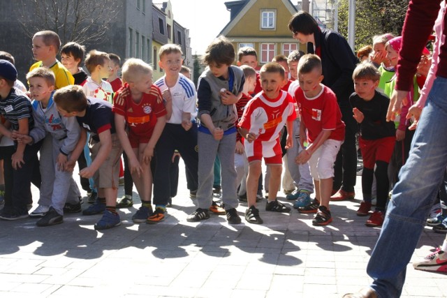 SP Puck - dzień flagi na rynku w Pucku