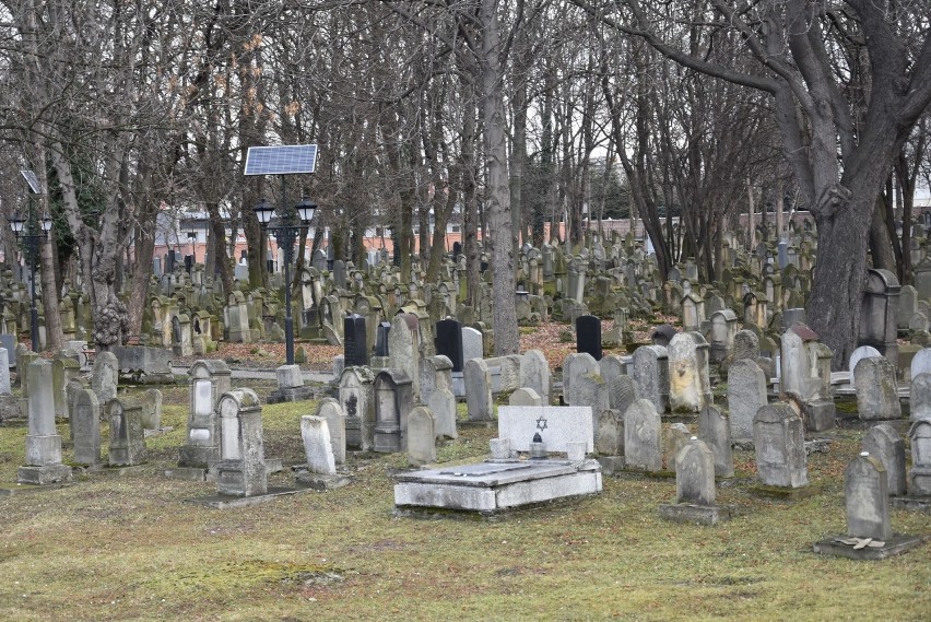 Tarnów. Na cmentarzu żydowskim pojawi się oznakowanie