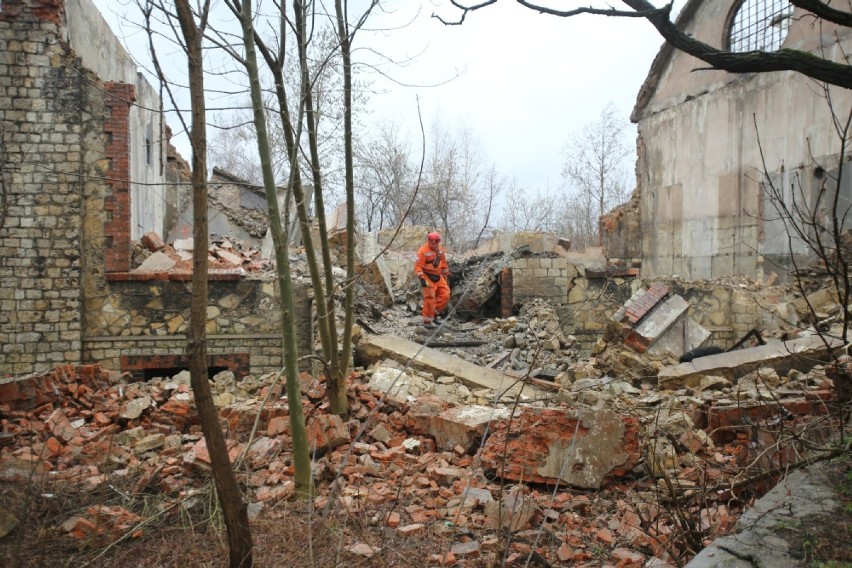 Zawalił się budynek cementowni w Grodźcu