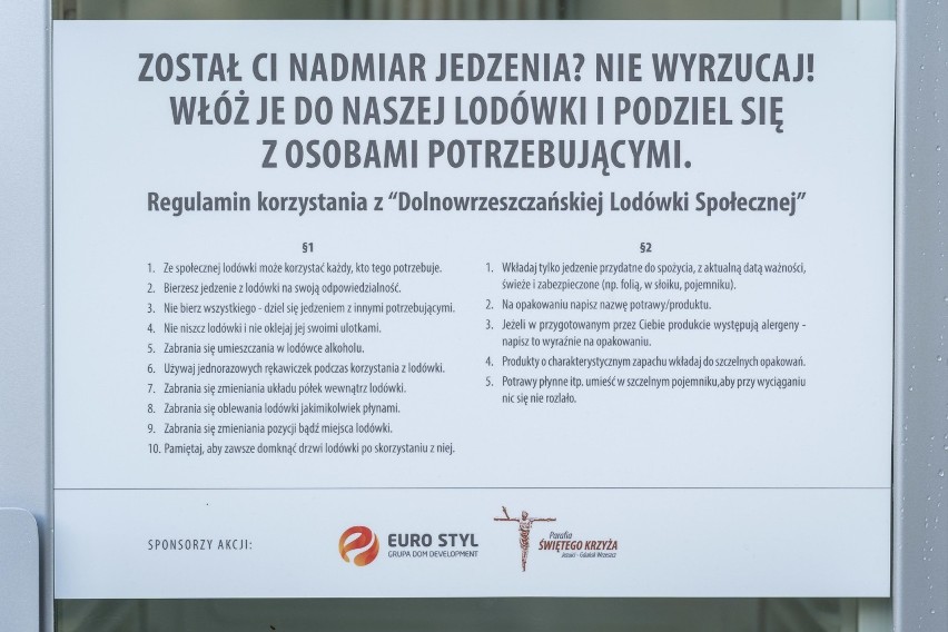 We Wrzeszczu Dolnym w Gdańsku powstała jadłodzielnia. Lodówka społeczna stoi przy kościele jezuitów