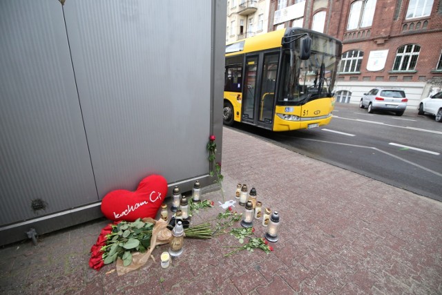 Śmierć 19-latki w Katowicach. Kierowca miał 8 kolizji, brał leki przeciwdepresyjne.

Zobacz kolejne zdjęcia. Przesuwaj zdjęcia w prawo - naciśnij strzałkę lub przycisk NASTĘPNE