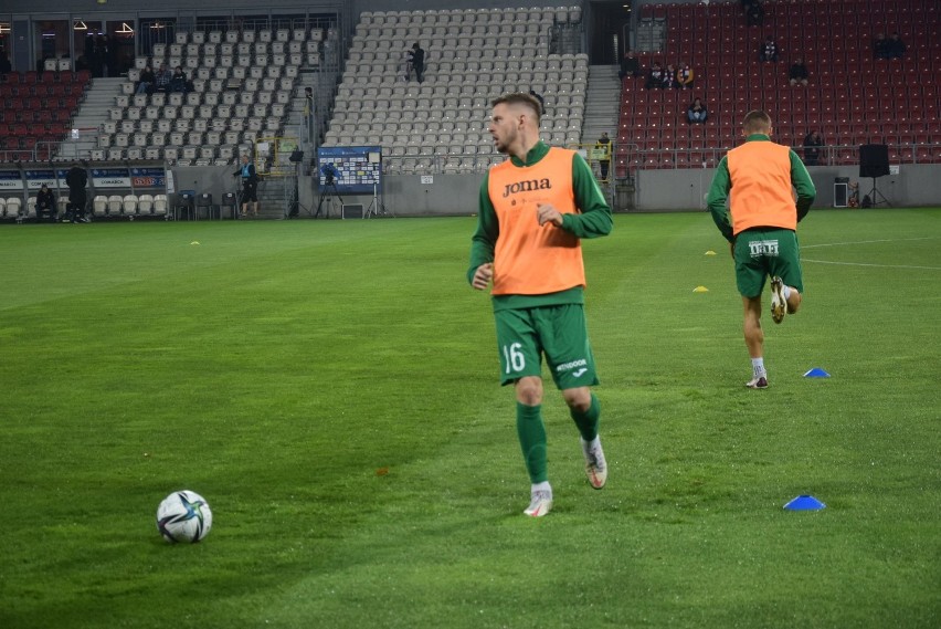 PKO Ekstraklasa. Cracovia Kraków - Radomiak Radom 1:2. Gole Karola Angielskiego i Artura Bogusza (ZOBACZ ZDJĘCIA Z MECZU)