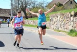 Wyniki - 10 km - w IX Biegu im. Asi Kenig w Sławsku. Byliśmy tam. Zdjęcia