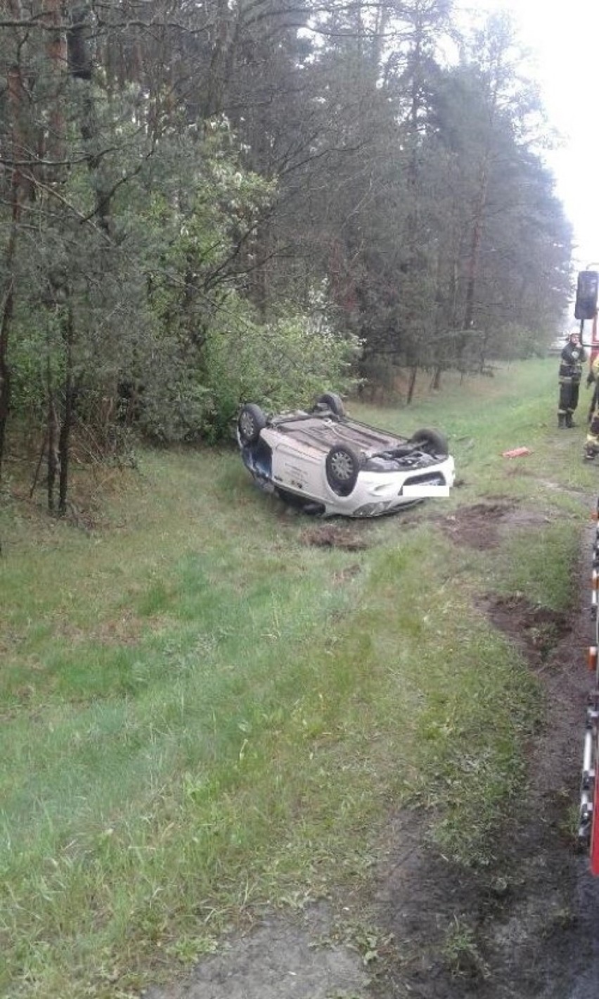 Dachowanie na drodze wojewódzkiej w Ważnych Młynach [FOTO]