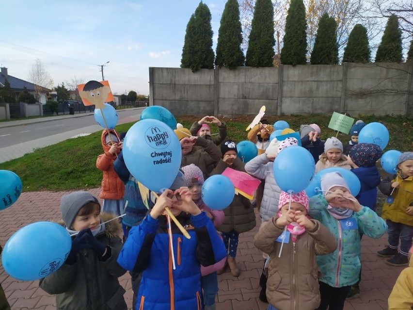 Przedszkolaki maszerowały ulicami Rudy by uczcić Międzynarodowy Dzień Ochrony Praw Dziecka[FOTO]