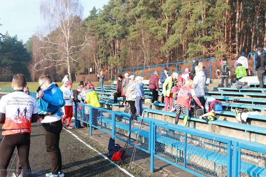 Bieg i Marsz Nordic Walking Niepodległości 2021 na stadionie...