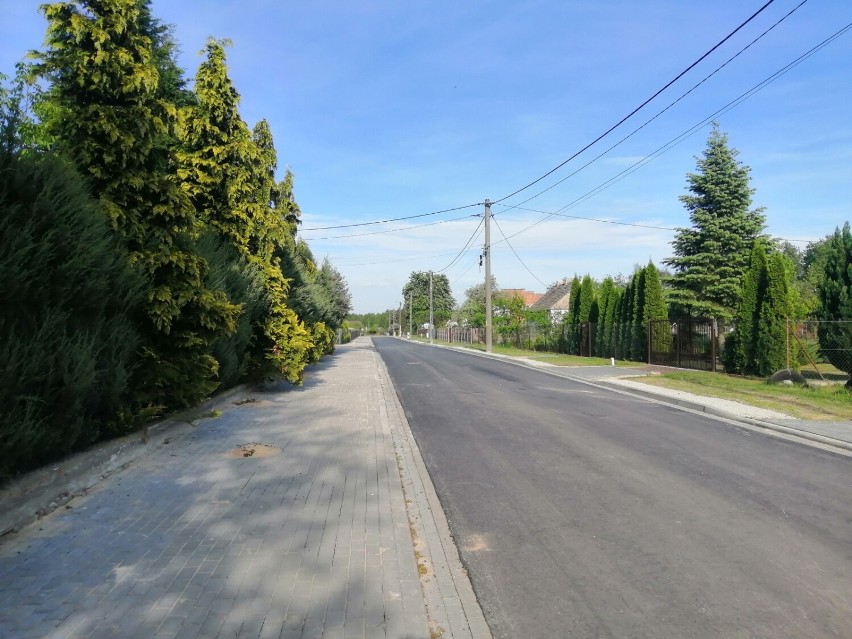 Ulica Borowa w Zduńskiej Woli z asfaltem. Tak zmieniają się gruntówki