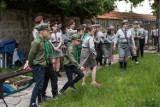 Piknik w Ogrodach Franciszkańskich w Pińczowie. Wesoła zabawa zuchów i harcerzy. Zobacz zdjęcia