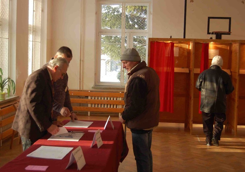 Głosowanie w Szymankowie.