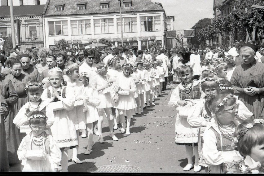 Procesja Bożego Ciała w Sieradzu kilkadziesiąt lat temu