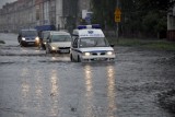 Ulewa nad Słupskiem: Zamknięta obwodnica miasta, zalane ulice w centrum [ZDJĘCIA, WIDEO]