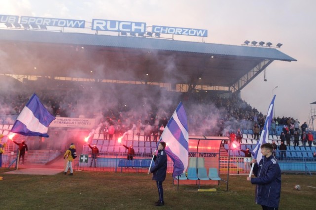 19.02.2022 r. Prezentacja drużyny Ruchu Chorzów przed rudną wiosenną eWinner 2. Ligi.

Zobacz kolejne zdjęcia. Przesuwaj zdjęcia w prawo - naciśnij strzałkę lub przycisk NASTĘPNE