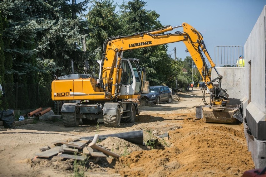 W Prokocimiu powstaje nowy peron. Układane są też nowe tory