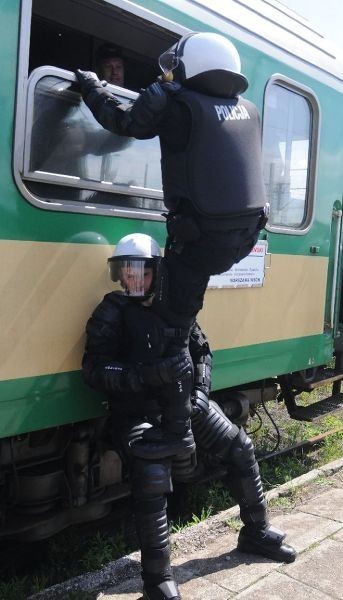Dworzec Łódź Kaliska. Policja ćwiczy przed Euro 2012