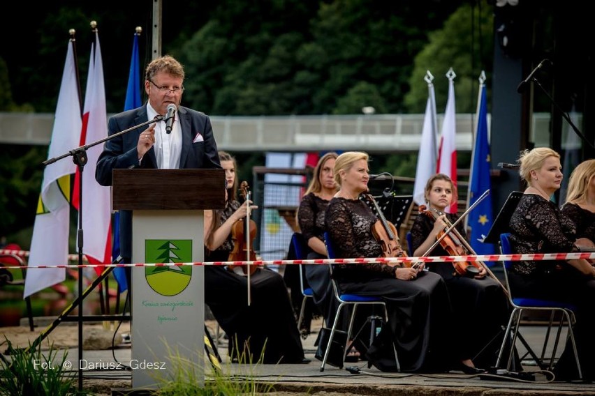 Zagórze Ślaskie: Otwarcie kładki nad jeziorem Bystrzyckim [ZDJĘCIA]