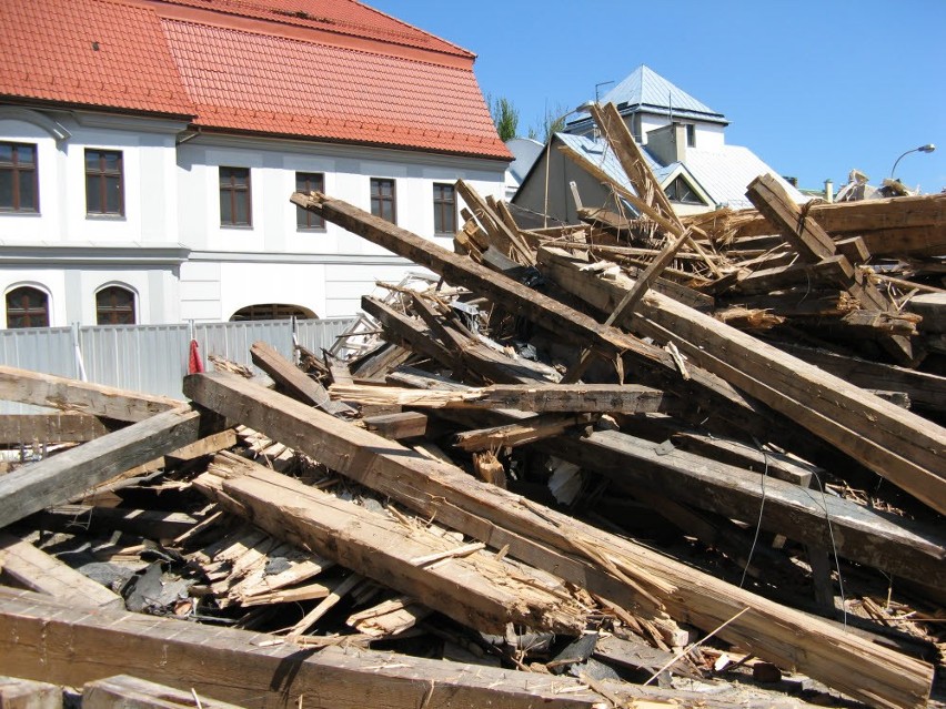 Bielsko-Biała: Wyburzony budynek rozpoczyna przebudowę ul. Dmowskiego