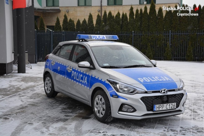 Kłomnice: Komisariat Policji otrzymał nowy, oznakowany radiowóz. Jego zakup był możliwy dzięki wsparciu gmin [ZDJĘCIA]