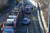 Wypadek koło dworca Łódź Kaliska. Zderzenie tramwajów na Bandurskiego. Są ranni ZDJĘCIA