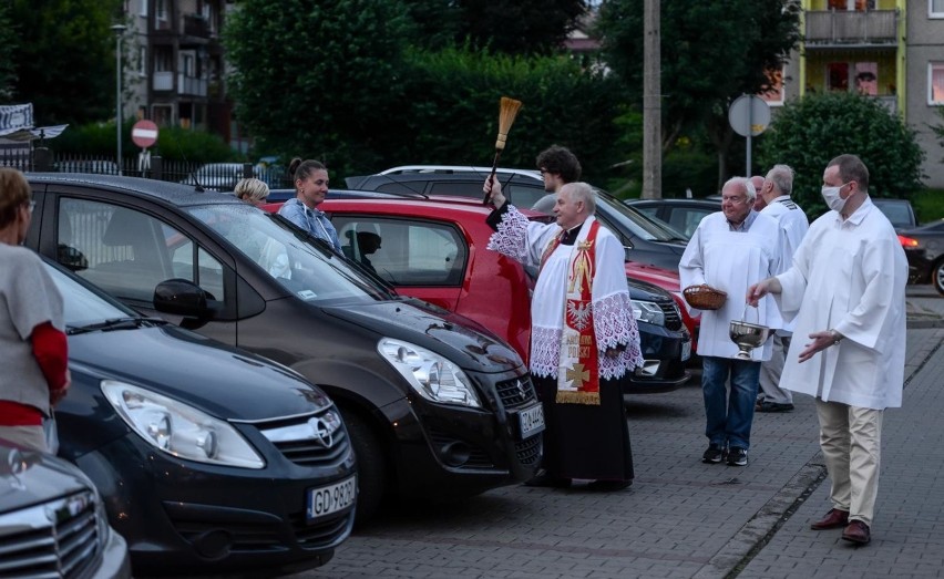 Święcenie pojazdów na św. Krzysztofa w parafii św. Jadwigi...