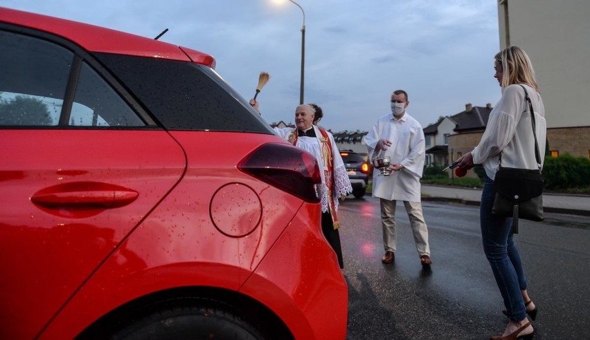 Święcenie pojazdów na św. Krzysztofa w parafii św. Jadwigi...