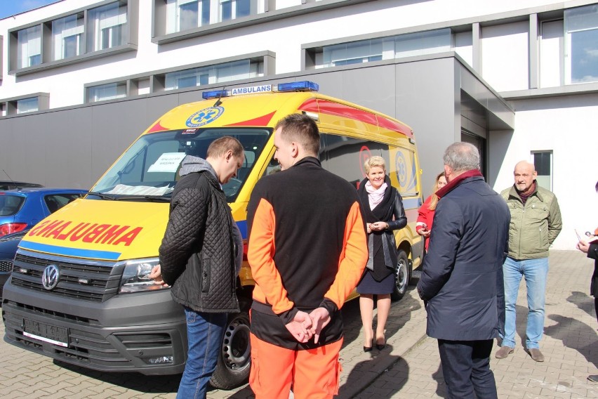 Września: Mamy nowy ambulans! Kluczyki przekazane ratownikom medycznym