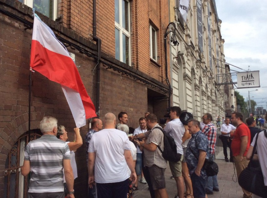 Chorzów: 3 sierpnia, pikieta przed Teatrem Rozrywki