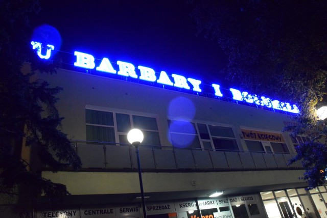 Neon "U Barbary i Bogumiła" na kaliskim osiedlu Kaliniec znów zaświecił