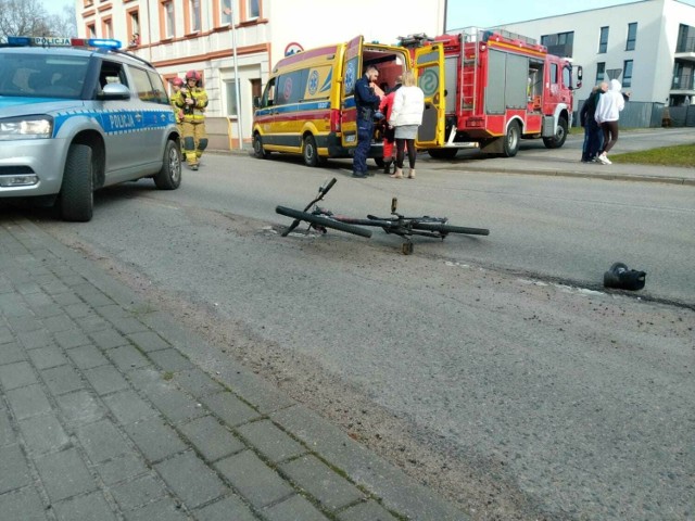 Potrącenie rowerzysty w Miastku. Na szczęście dziecku nic się nie stało. Policja apeluje o rozwagę.