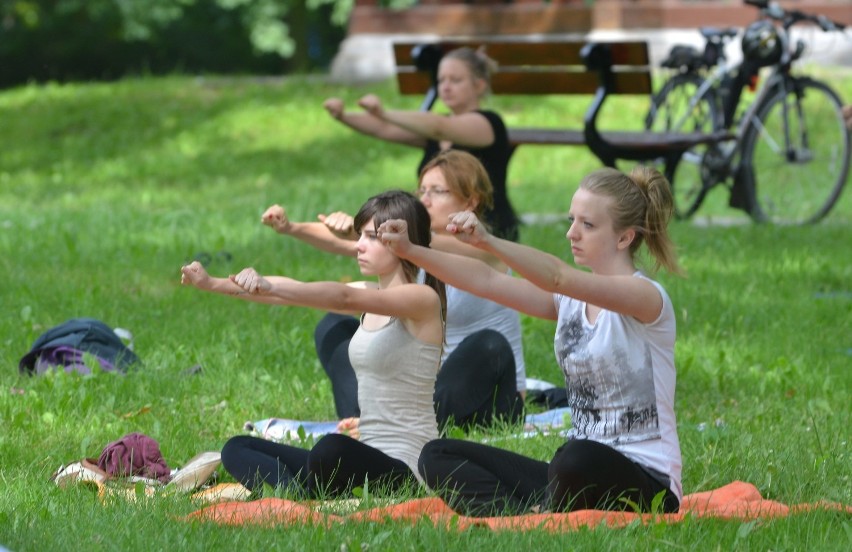 W sobotę ćwiczymy jogę w ogrodzie Poleskiego Ośrodka Sztuki...