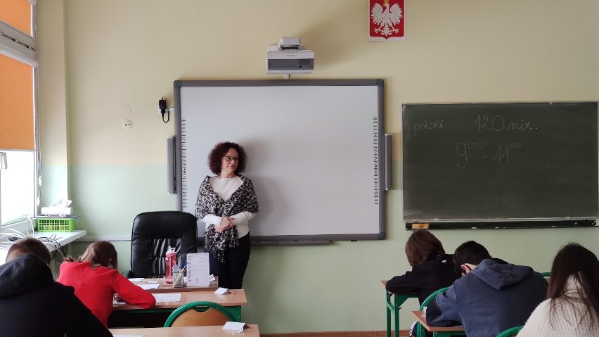 Próbny egzamin ósmoklasisty  w SP nr 12 w Piotrkowie odbył...