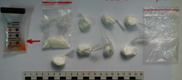 Amfetamina odnaleziona i zabezpieczona przez wałbrzyską policję w wynajmowanym mieszkaniu na Piaskowej Górze