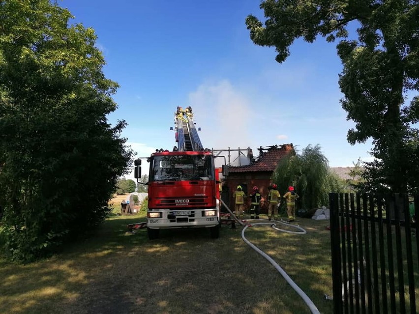 Gm. Malbork. Pożar budynku gospodarczego w Lasowicach Wielkich. Akcja trwała blisko 3 godziny 