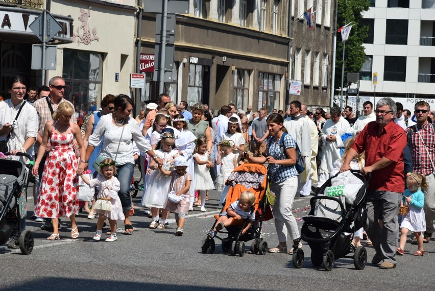 Tysiące wiernych na gdyńskich procesjach z okazji święta Bożego Ciała