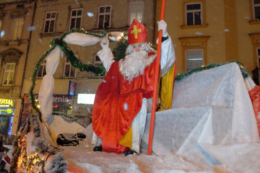 Święty Mikołaj wjechał do Przemyśla na wojskowym...