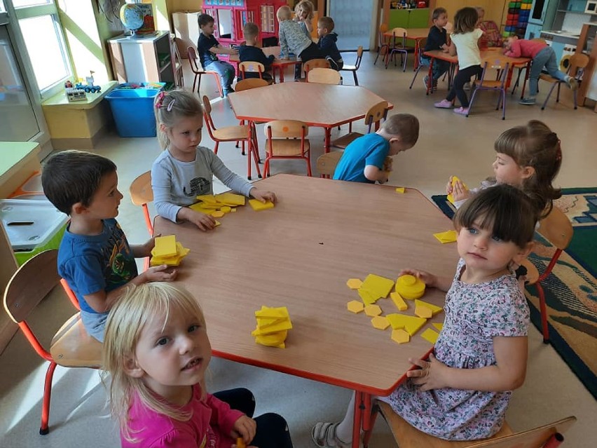 Rok szkolny przedszkolaków z Przedszkola Miejskiego numer 6 w Pabianicach rozpoczęty. Jak wyglądają zajęcia? ZDJĘCIA