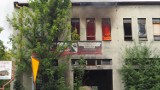 Pożar starej fabryki Linodrutu w Zabrzu. Płomienie buchały z okien ZDJĘCIA