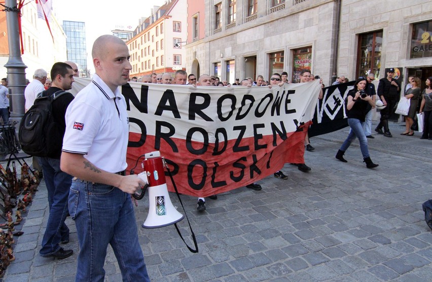 Wrocław: Przeszły manifestacje NOP-owców oraz gejów i lesbijek (ZDJĘCIA)